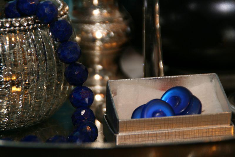 accessoires-modeschmuck-lapislazuli-farbene-halskette-mit-ohrringen