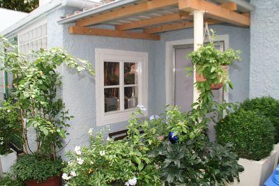 idyllisches-gartenhaus-kaffeeplatz