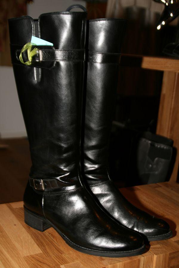 second-hand-schwarze-stiefel-mit-schnallen