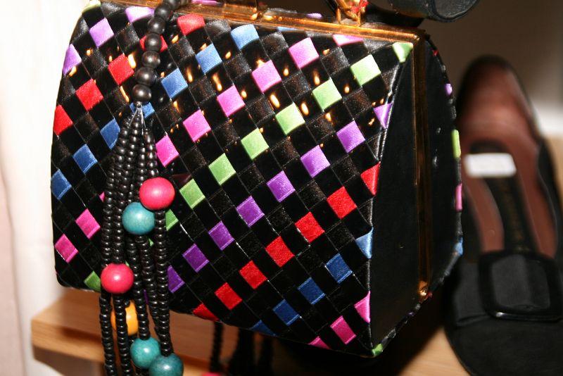 handtasche-bunt-schwarz-secondhand-muenchen-fashionandfantasy